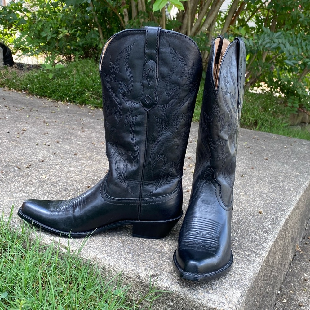 Black ARIAT Cowboy Boots